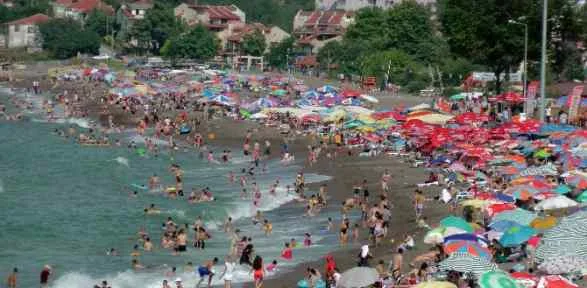Plajlarda Iğne Atsanız Yere Düşmez