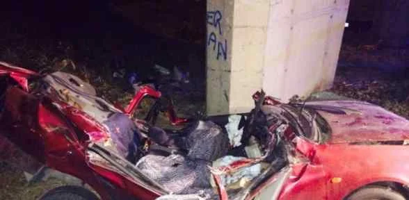 Otomobil Köprünün Ayağına çarptı: 2 ölü
