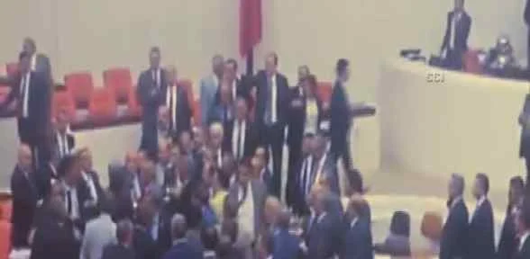 Tbmm Genel Kurulu’nda Yumruklu Kavga Kamerada