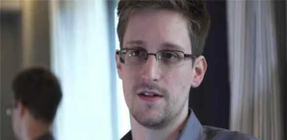 Snowden 3 Yıl Daha Rusya’da