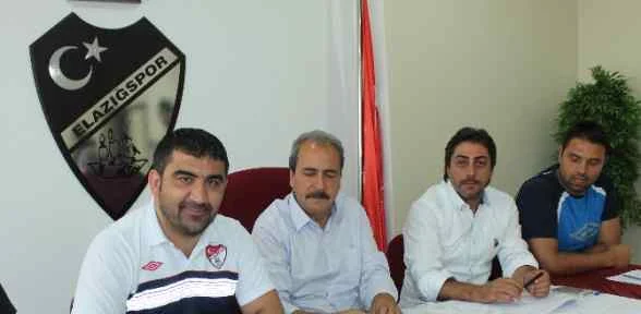 Ümit Özat Imzaladı