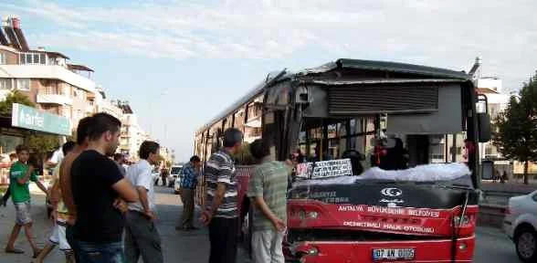 Otobüs Kazası: 8 Yaralı