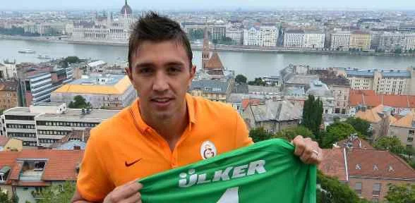Muslera’dan Mesaj Var