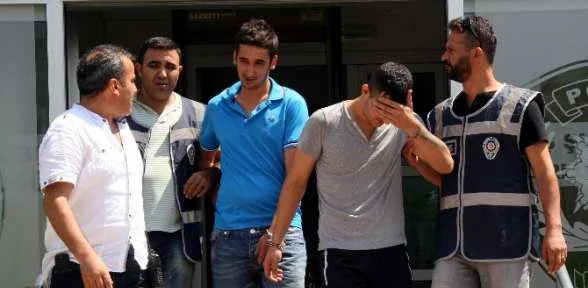 Çaldığı Eşyaları Kız Arkadaşına Hediye Etti