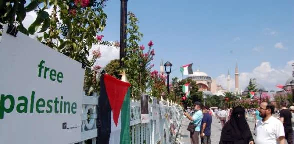 Sultanahmet’e Filistin Standı