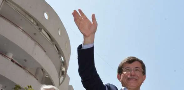 "başbakan Davutoğlu" Tezahüratlarına Yanıt Verdi