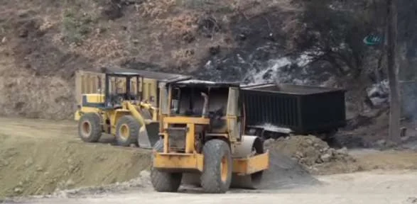 Pkk Yol Kesti, Araç Yaktı