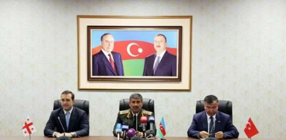 Üç ülkenin Savunma Bakanları Bir Arada
