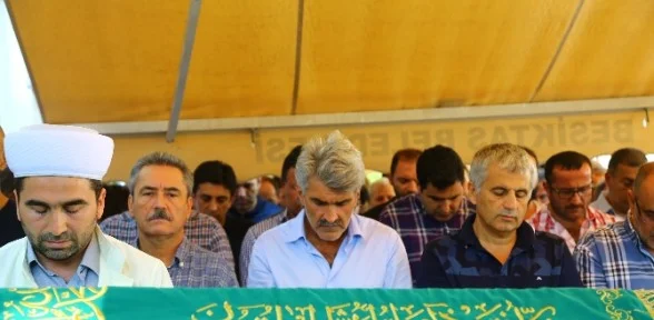 Uğur Tütüneker Babasına Veda Etti