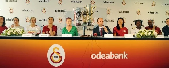 G.saray’da Imzalar Toplu Atıldı