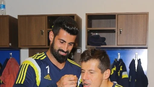 Kaptanına Kendi Elleriyle Pasta Yedirdi