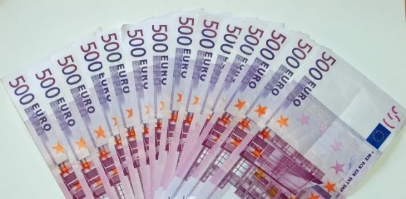 Avrupa Faiz Değiştirmedi