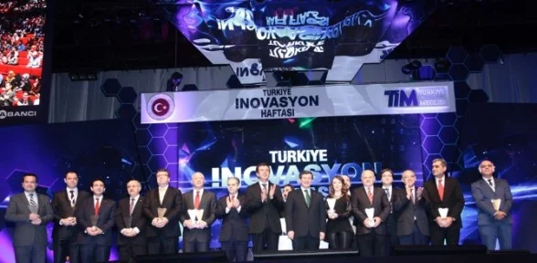 Ödüller Başbakan’dan