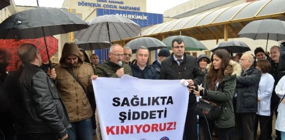 Çocuk Doktoruna çirkin Saldırı