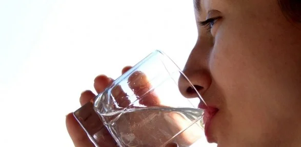 Yaza fit girmek için de alkali su