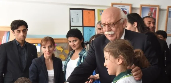 Okullarda kuru üzüm dağıtımı başladı