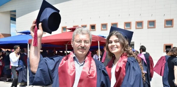 Baba kız birlikte mezun oldu