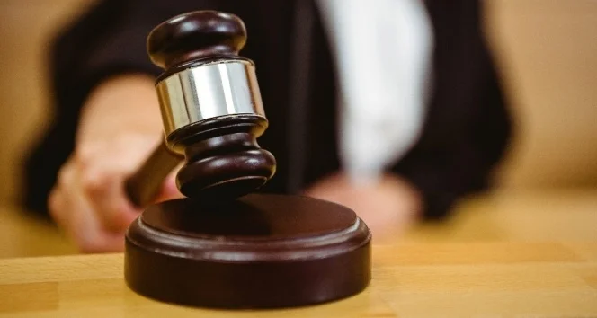 HSK: 'Etek boyunu mahkeme tutanağına geçiren hakim görevden uzaklaştırıldı'