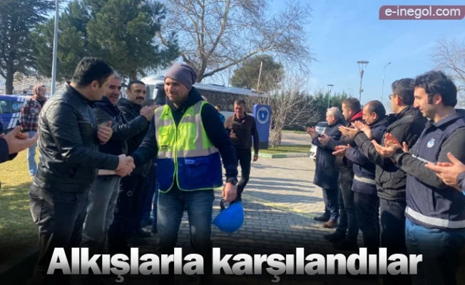 Alkışlarla karşılandılar