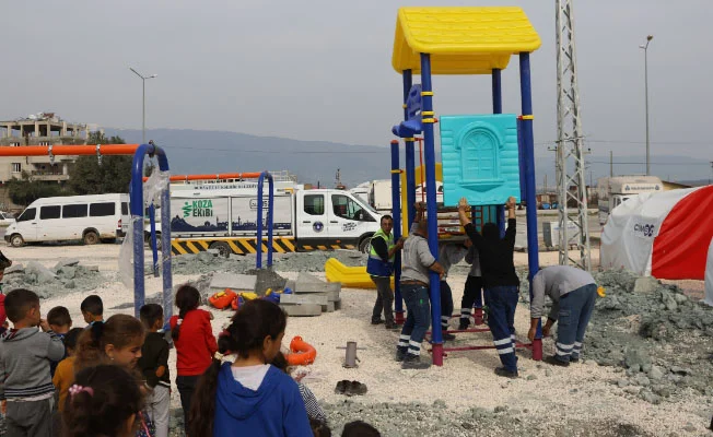 Büyükşehir’den depremzede çocuklara oyun parkı