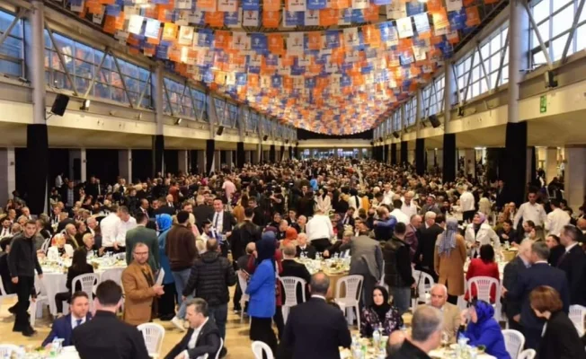 AK Parti Bursa teşkilatları iftarda buluştu