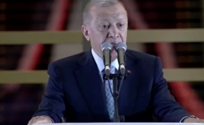 Cumhurbaşkanı Erdoğan Külliye'de balkon konuşması yapıyor