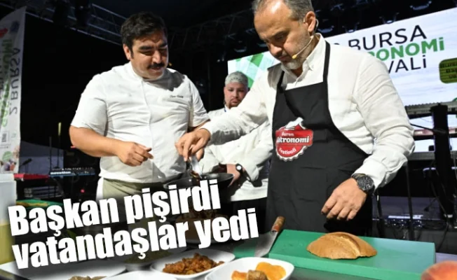 Başkan pişirdi, vatandaşlar yedi