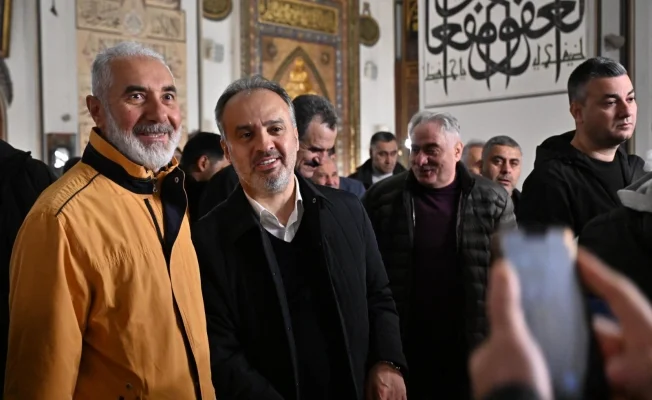 Bursa Büyükşehir Belediye Başkanı Alinur Aktaş, seçim çalışmasına Ulu Cami'de başladı