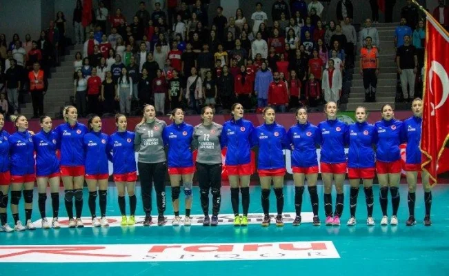 A Milli Kadın Hentbol Takımı'nın kamp kadrosu açıklandı