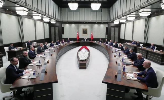 Kabinede 2 bakan değişti