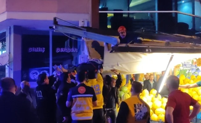 Bursa'da 6. kattan manav brandasına düşen kadın ağır yaralandı