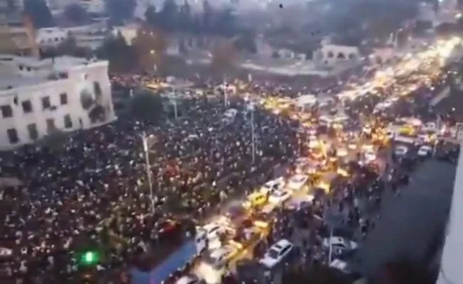 Suriye'de Esad rejimi devrildi: Muhalifler Şam'da kontrolü ele geçirdi