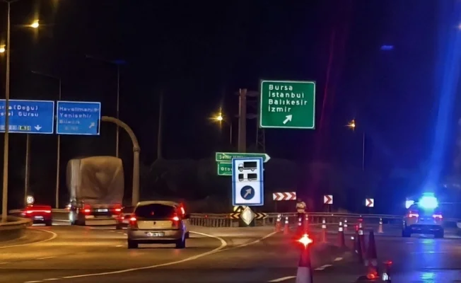 Otoban yangın sebebiyle trafiğe kapatıldı
