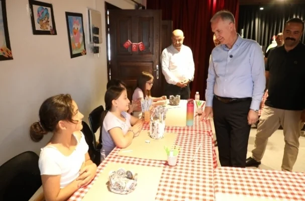 Çocuklar Sanat Atölyelerinde Hem Eğleniyor Hem Öğreniyor