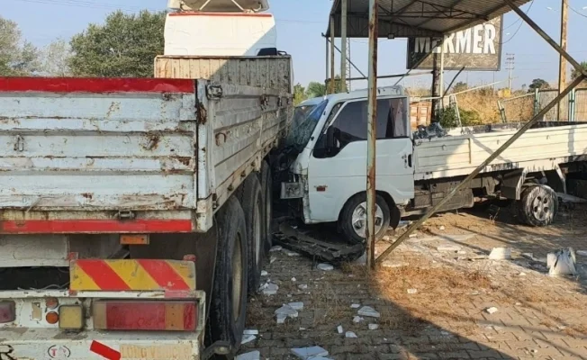 Teker patladı fabrikaya daldı!