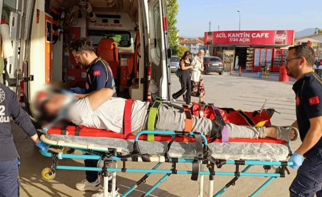 Çekiçle hastanelik etti!