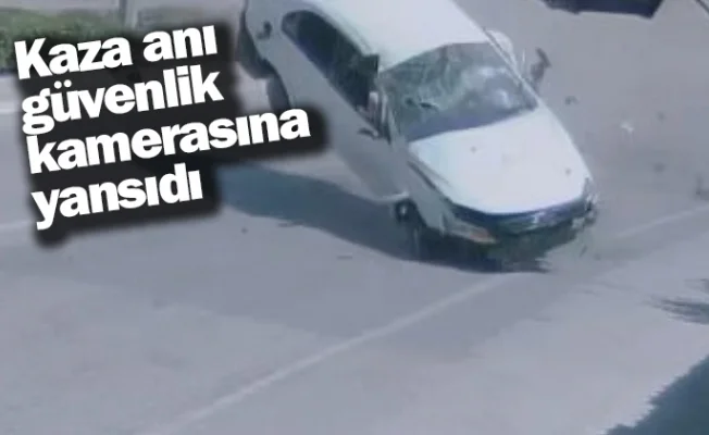 Kaza anı güvenlik kamerasına yansıdı