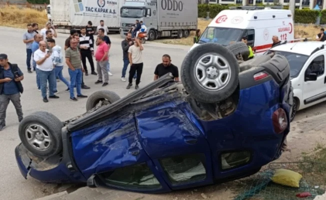 İnegöl'de korkutan kaza: Takla atarak ters döndü!