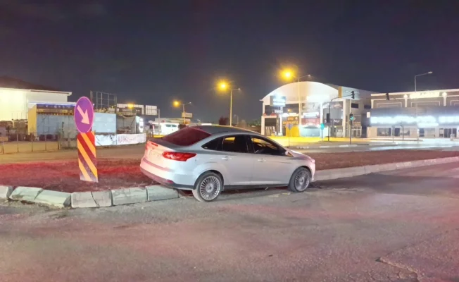 Kaza yapan sürücü aracı bırakıp gitti