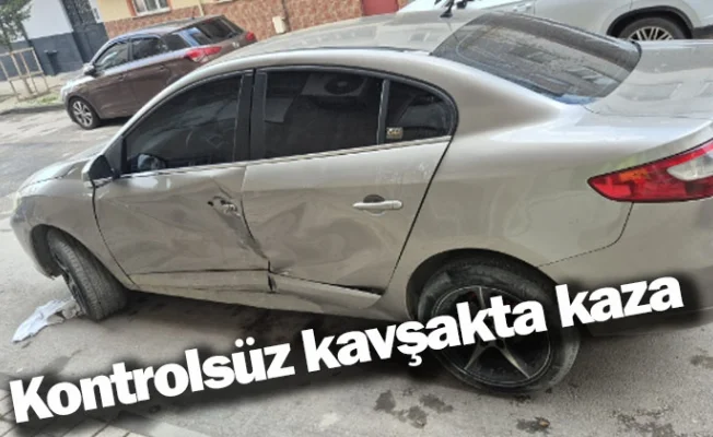 Kontrolsüz kavşakta kaza