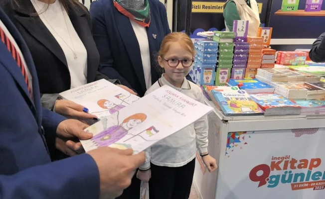 Kitap fuarının küçük yazarı