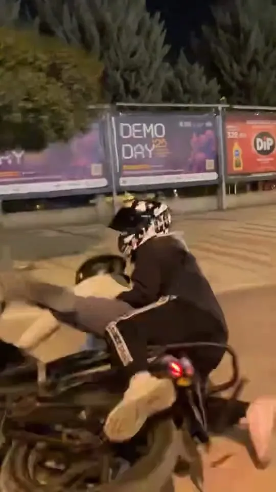 Sadece ufak bir şov yapmak istemişti! |