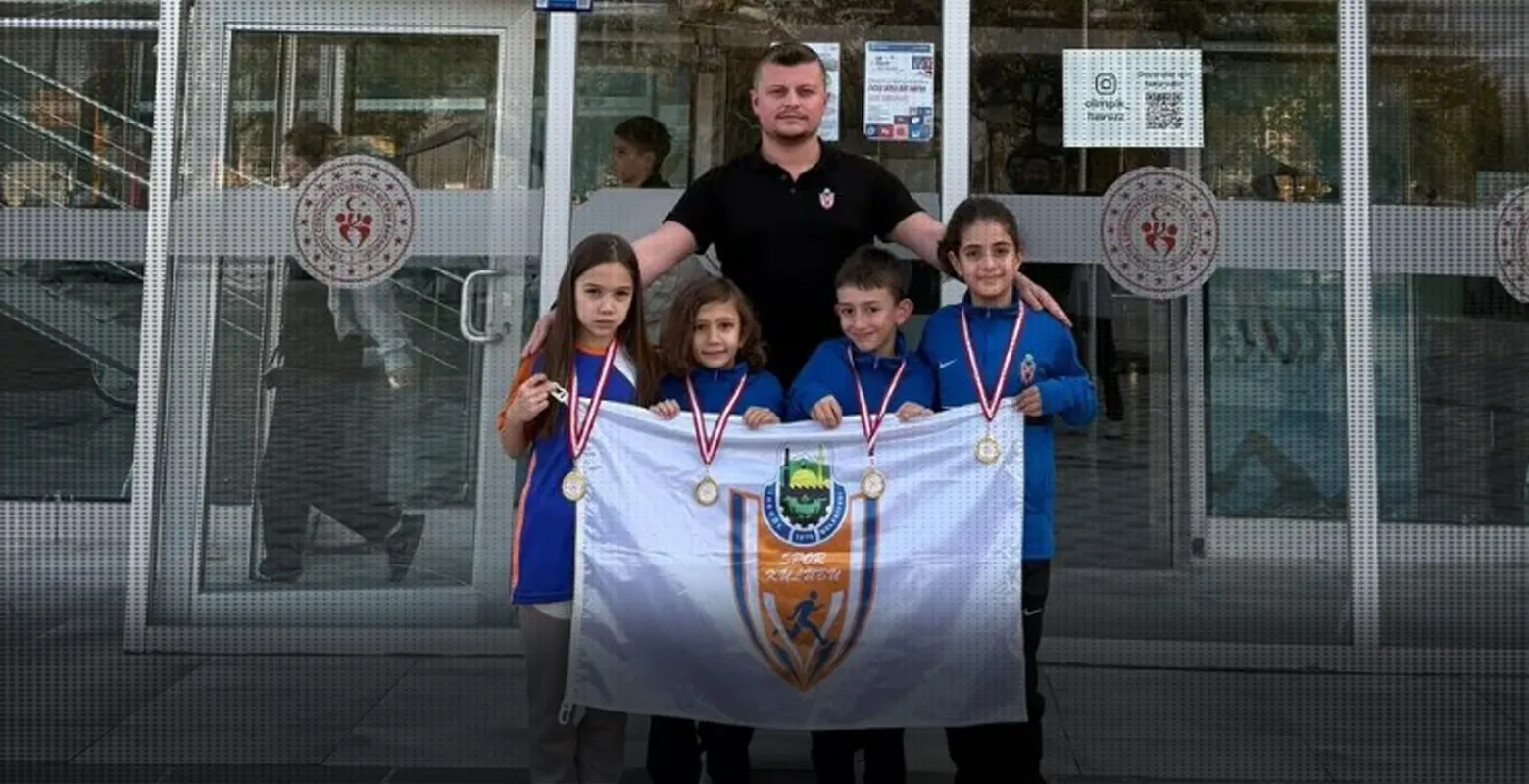 İnegöl Belediyesi Sporcularından Yüzmede Türkiye Dereceleri