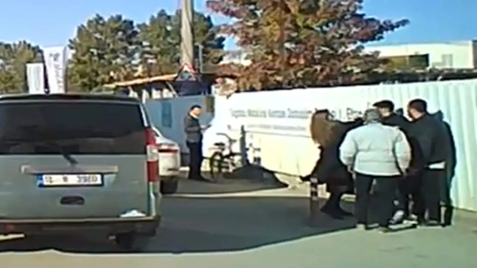 Sokak ortasında tokatladı!