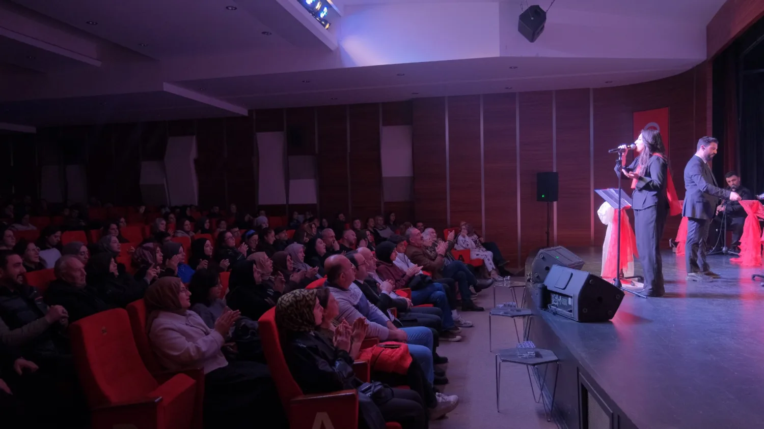 İnegöl Belediyesi Thm Gençlik Korosundan Kulakların Pasını Silen Konser