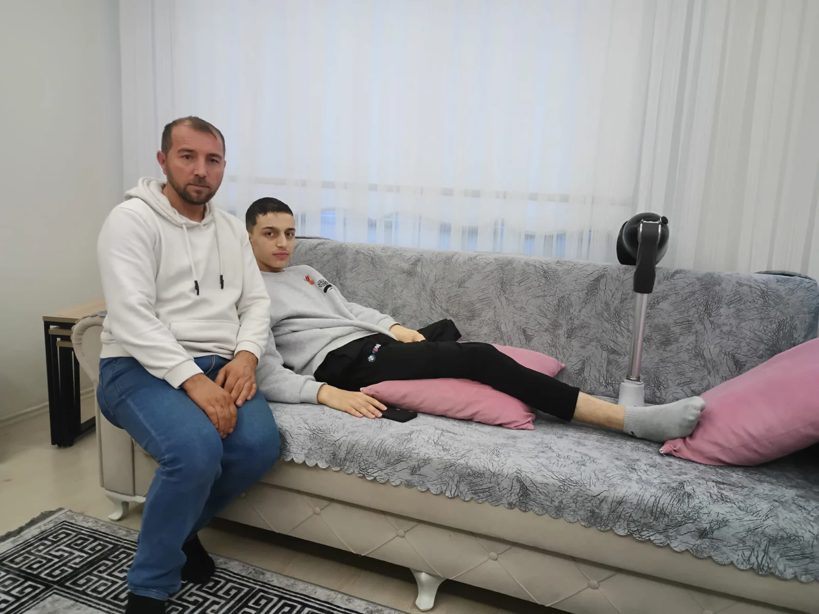 Emrah yardım eli bekliyor