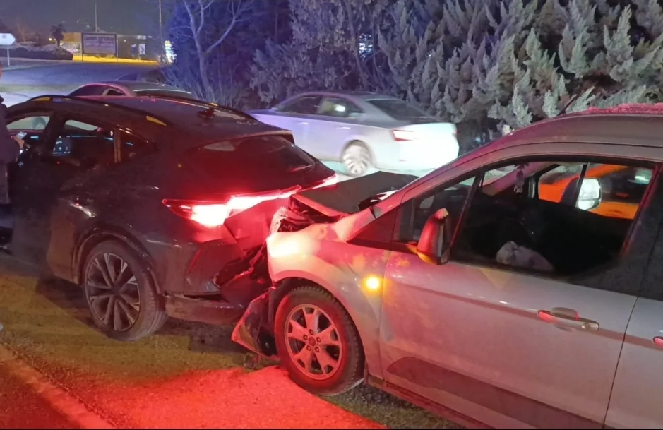 Özdilek kavşağında korkutan kaza