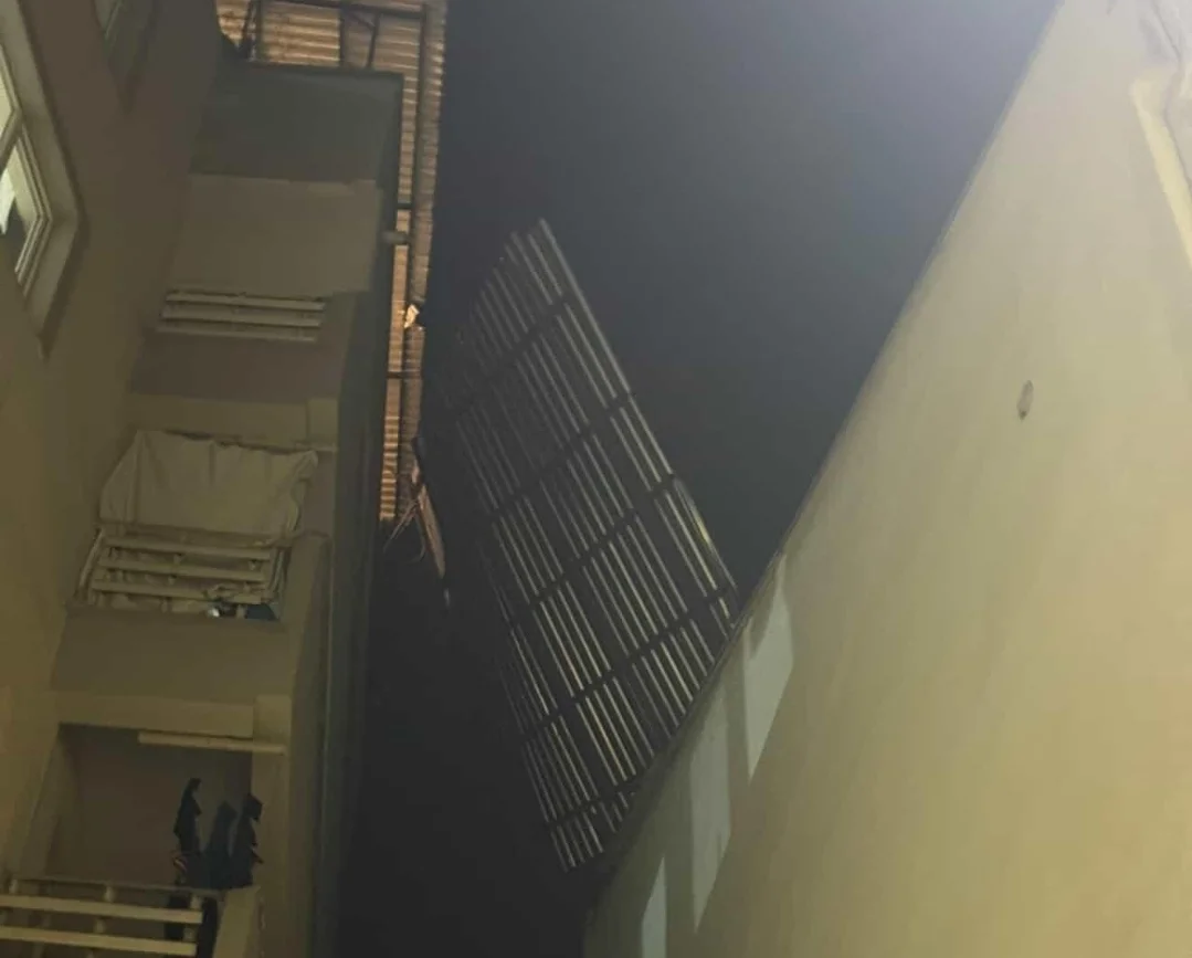 İnegöl'de lodos çatıyı uçurdu!