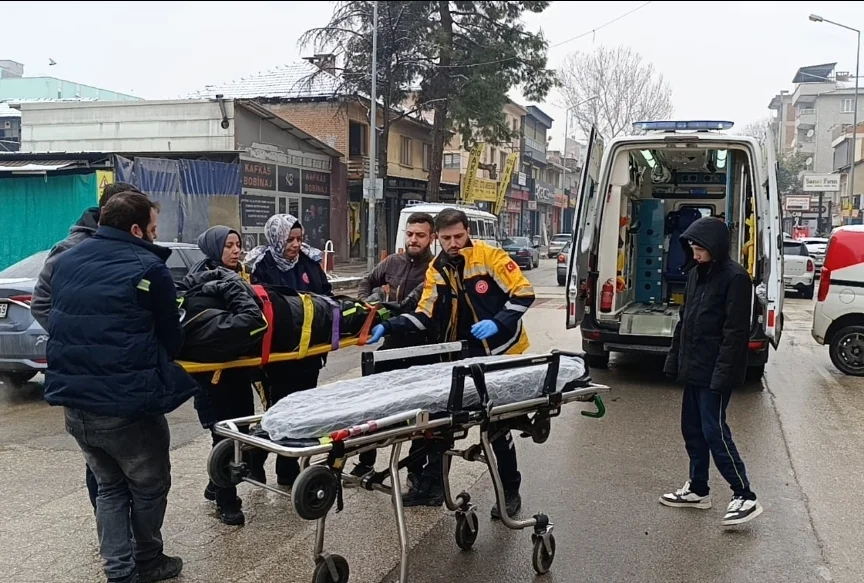 Çocuğa çarpmamak için manevra yapınca...