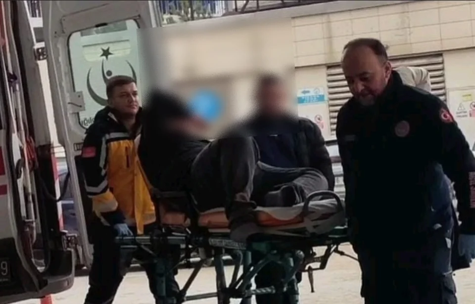 Eşiyle tartışıp kendini bıçakla yaraladı